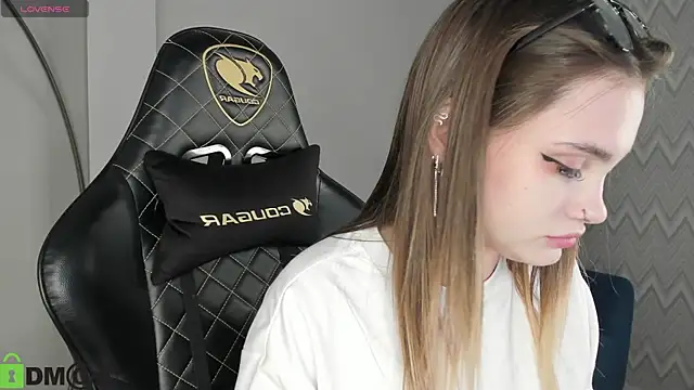 KarinaBroks online show from 11-21-25, 11:31