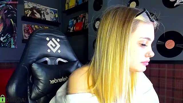 KarinaBroks online show from 01-15-26, 10:31