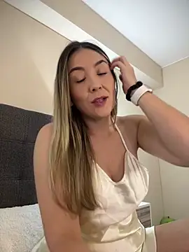 Snapshot of Mariana_gom chatting on 05-04-26, 12:34 Mariana gom online show from 05-04-26, 12:34
