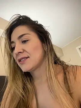 Snapshot of Mariana_gom chatting on 05-12-26, 12:13 Mariana gom online show from 05-12-26, 12:13