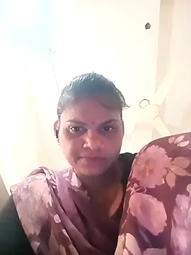 Snapshot of SHMA-77 chatting on 02-13-26, 11:06 SHMA-77 online show from 02-13-26, 11:06
