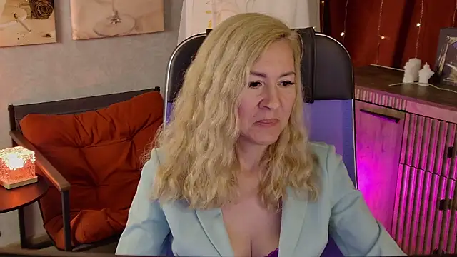 Snapshot of DonnaSmitth chatting on 06-15-26, 07:49 DonnaSmitth online show from 06-15-26, 07:49