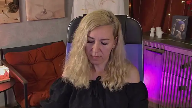 Snapshot of DonnaSmitth chatting on 06-16-26, 06:43 DonnaSmitth online show from 06-16-26, 06:43