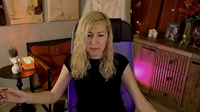 Snapshot of DonnaSmitth chatting on 06-22-26, 07:11 DonnaSmitth online show from 06-22-26, 07:11