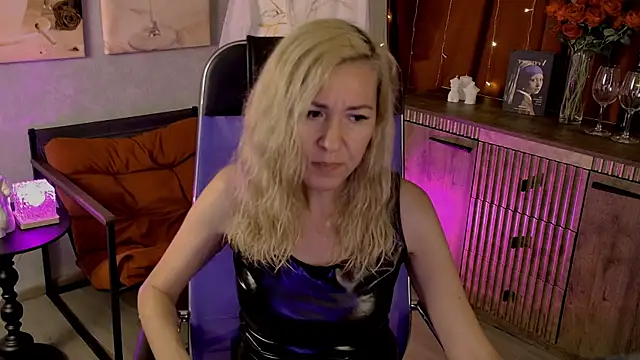 Snapshot of DonnaSmitth chatting on 06-23-26, 07:01 DonnaSmitth online show from 06-23-26, 07:01