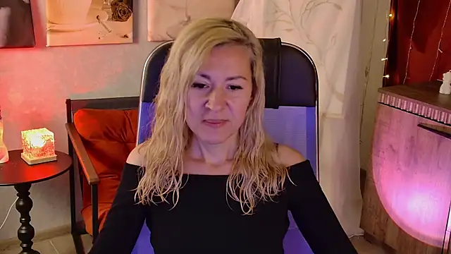 Snapshot of DonnaSmitth chatting on 07-01-26, 06:40 DonnaSmitth online show from 07-01-26, 06:40