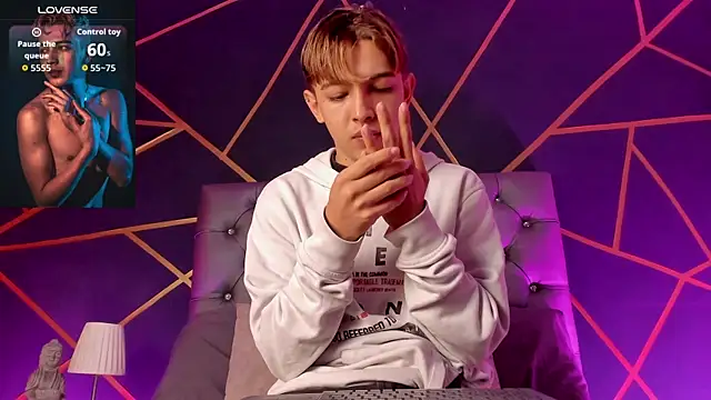 Lian Miller1  online show from 04-09-26, 12:21