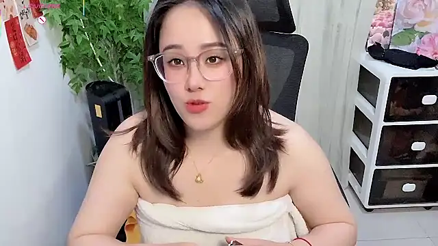 Snapshot of NEWONETO chatting on 04-19-26, 06:10 NEWONETO online show from 04-19-26, 06:10