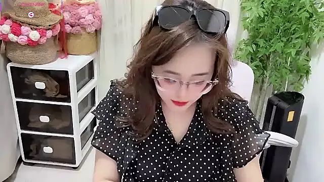 Snapshot of NEWONETO chatting on 06-19-26, 01:59 NEWONETO online show from 06-19-26, 01:59