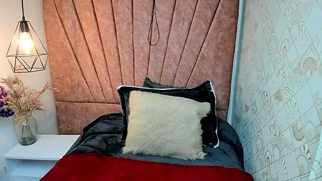 Issa Milf   online show from 11-25-25, 01:22