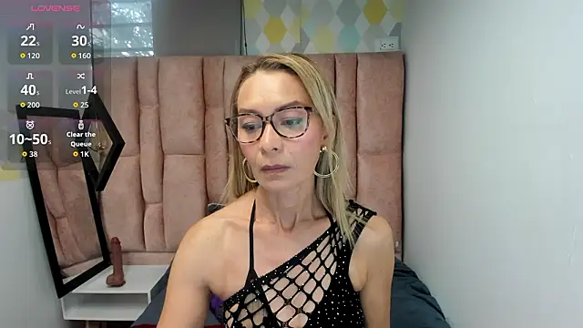 Issa Milf   online show from 03-05-26, 01:18