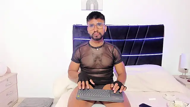 Taylormaccurdy  online show from 11-05-25, 02:50