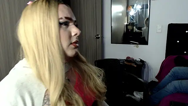 Redvelvett22 online show from 11-11-25, 04:45