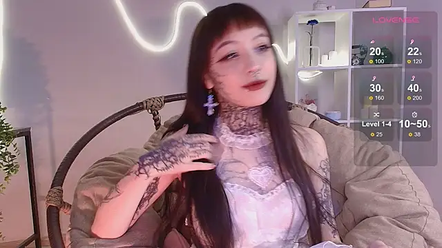 Snapshot of Emma_Willis chatting on 09-30-25, 12:54 Emma Willis online show from 09-30-25, 12:54