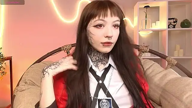 Snapshot of Emma_Willis chatting on 10-03-25, 01:19 Emma Willis online show from 10-03-25, 01:19