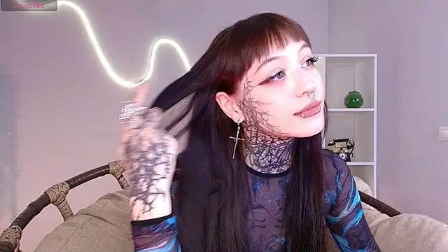 Snapshot of Emma_Willis chatting on 10-06-25, 12:57 Emma Willis online show from 10-06-25, 12:57