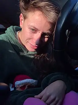 Snapshot of GoldenPussy1329 chatting on 11-18-25, 07:57 GoldenPussy1329 online show from 11-18-25, 07:57