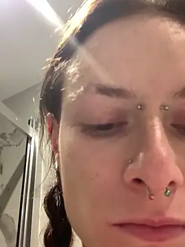 Snapshot of GoldenPussy1329 chatting on 11-27-25, 12:13 GoldenPussy1329 online show from 11-27-25, 12:13