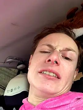 Snapshot of GoldenPussy1329 chatting on 12-20-25, 11:06 GoldenPussy1329 online show from 12-20-25, 11:06