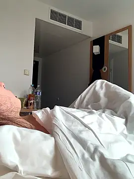 Snapshot of GoldenPussy1329 chatting on 01-09-26, 01:14 GoldenPussy1329 online show from 01-09-26, 01:14