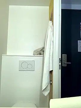 Snapshot of GoldenPussy1329 chatting on 01-10-26, 10:39 GoldenPussy1329 online show from 01-10-26, 10:39