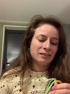 Snapshot of GoldenPussy1329 chatting on 01-10-26, 10:47 GoldenPussy1329 online show from 01-10-26, 10:47