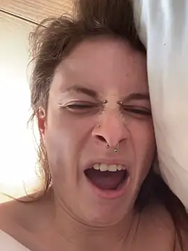 Snapshot of GoldenPussy1329 chatting on 02-22-26, 04:16 GoldenPussy1329 online show from 02-22-26, 04:16