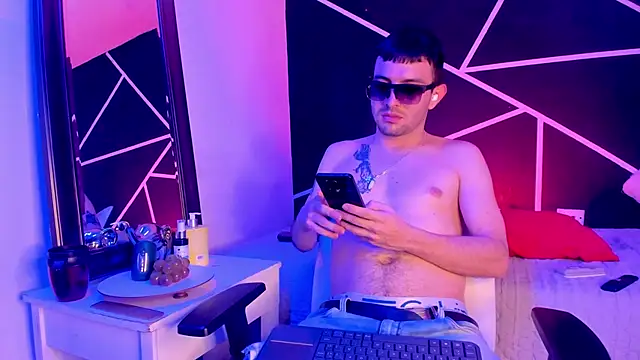 VynnyBlacke  online show from 11-22-25, 08:19