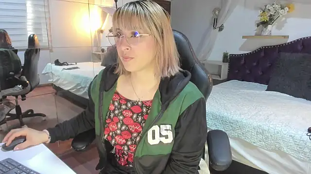 sophialyh 1 online show from 03-03-26, 12:44