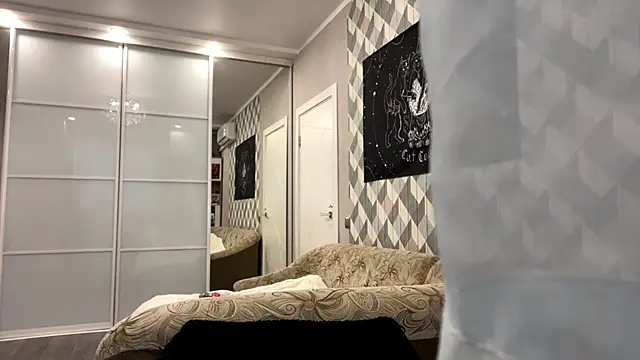 RebelKitsune online show from 10-31-25, 05:08