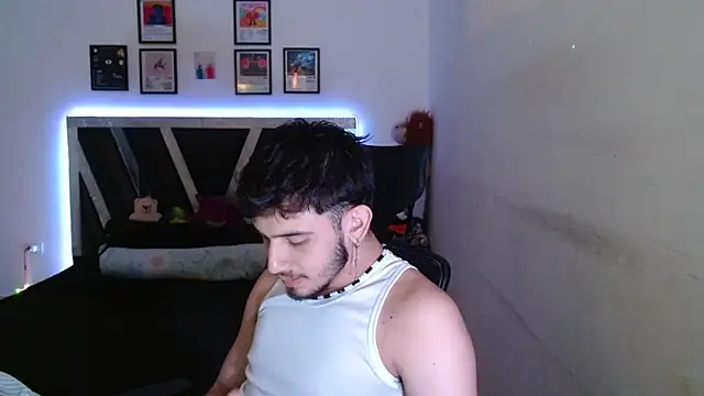 Snapshot of Sebasxxl12 chatting on 12-21-25, 05:03 Sebasxxl12 online show from 12-21-25, 05:03