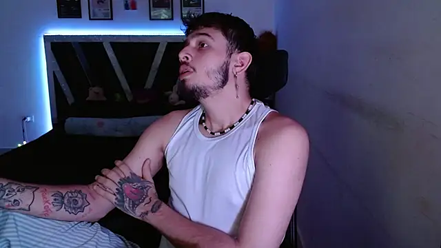 Snapshot of Sebasxxl12 chatting on 12-23-25, 05:16 Sebasxxl12 online show from 12-23-25, 05:16