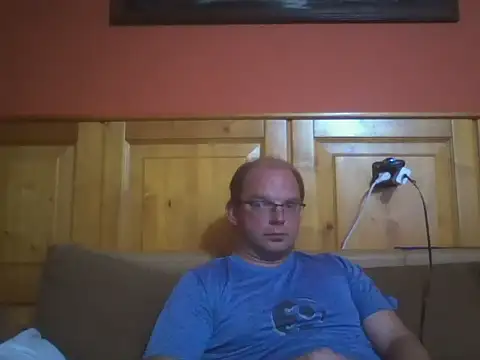 Snapshot of Rado2812 chatting on 10-18-25, 04:08 Rado2812 online show from 10-18-25, 04:08