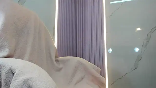 Mila Leon online show from 06-18-26, 05:08