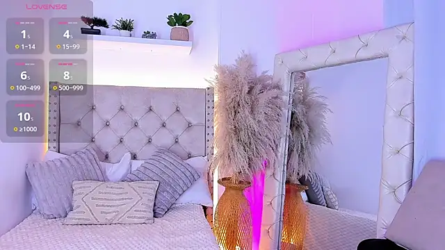 mia juicy  online show from 10-28-25, 01:09