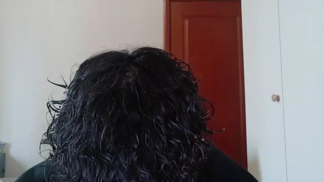 Snapshot of hangzi-0011 chatting on 10-22-25, 07:52 hangzi-0011 online show from 10-22-25, 07:52