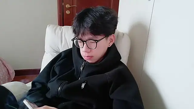 Snapshot of hangzi-0011 chatting on 11-12-25, 08:04 hangzi-0011 online show from 11-12-25, 08:04