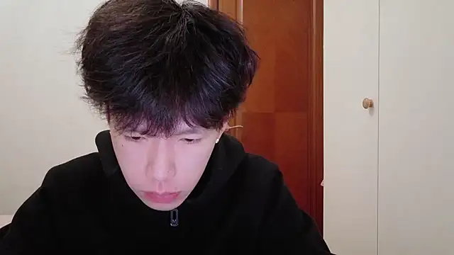 Snapshot of hangzi-0011 chatting on 11-18-25, 10:41 hangzi-0011 online show from 11-18-25, 10:41