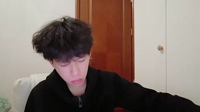 Snapshot of hangzi-0011 chatting on 11-19-25, 10:37 hangzi-0011 online show from 11-19-25, 10:37