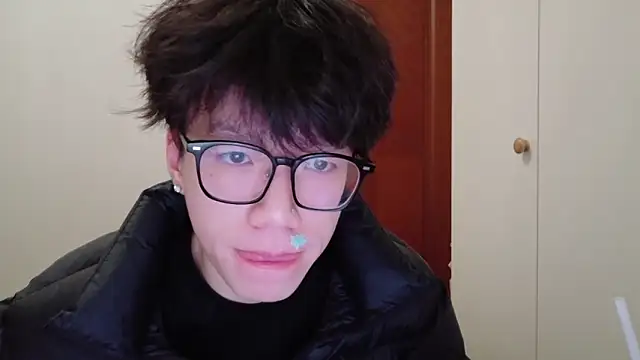 Snapshot of hangzi-0011 chatting on 11-28-25, 12:30 hangzi-0011 online show from 11-28-25, 12:30