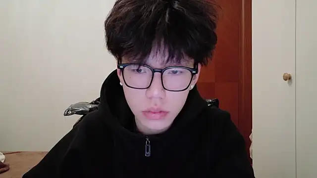 Snapshot of hangzi-0011 chatting on 12-04-25, 12:25 hangzi-0011 online show from 12-04-25, 12:25