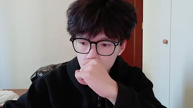 Snapshot of hangzi-0011 chatting on 12-05-25, 07:39 hangzi-0011 online show from 12-05-25, 07:39