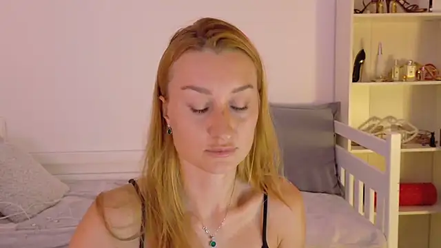 MysticRoxanne online show from 10-01-25, 07:42