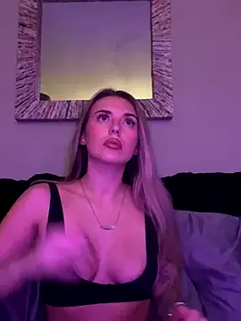 Snapshot of EllieEllxx chatting on 10-14-25, 08:09 EllieEllxx online show from 10-14-25, 08:09