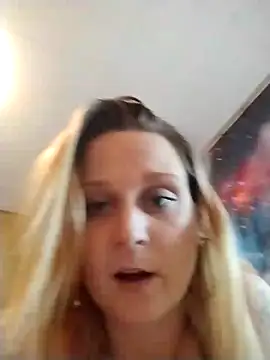 Queen2454 online show from 11-30-25, 02:59