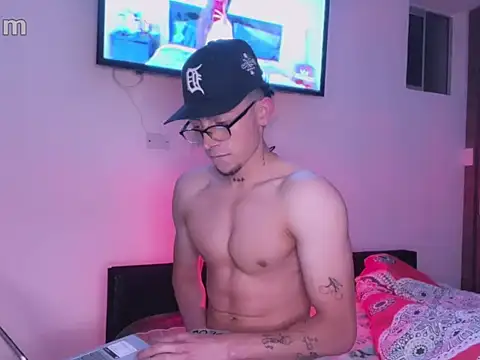 strongManLatino online show from 10-10-25, 01:04