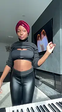 tia   fox online show from 12-01-25, 05:40