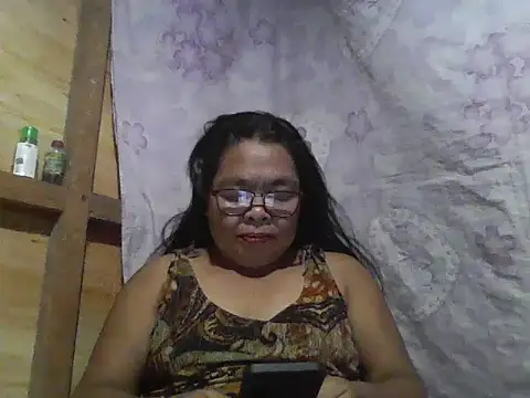 Snapshot of cris_tita chatting on 06-01-26, 01:02 cris tita online show from 06-01-26, 01:02