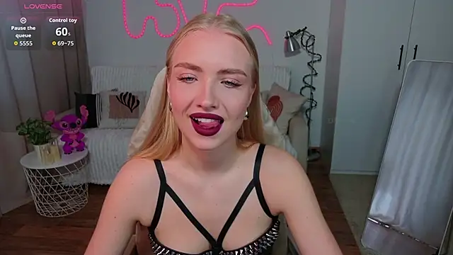 Snapshot of TessaGrays chatting on 04-30-26, 10:32 TessaGrays online show from 04-30-26, 10:32