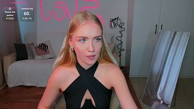 Snapshot of TessaGrays chatting on 05-21-26, 11:28 TessaGrays online show from 05-21-26, 11:28